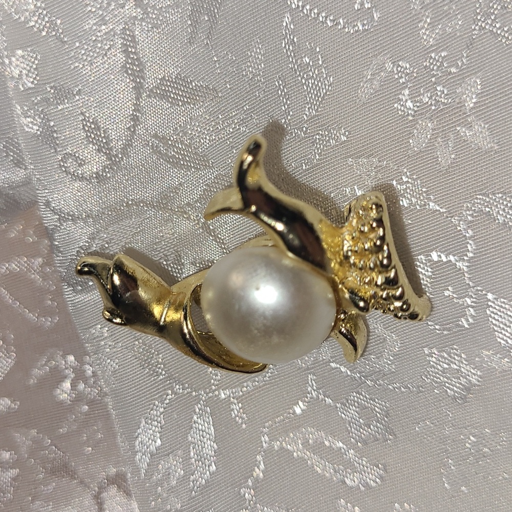 Gold Toned Seal/Dolphin Faux Pearl Brooch.
